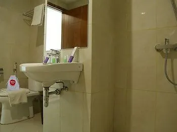 Nida Rooms Racing Center Makassar